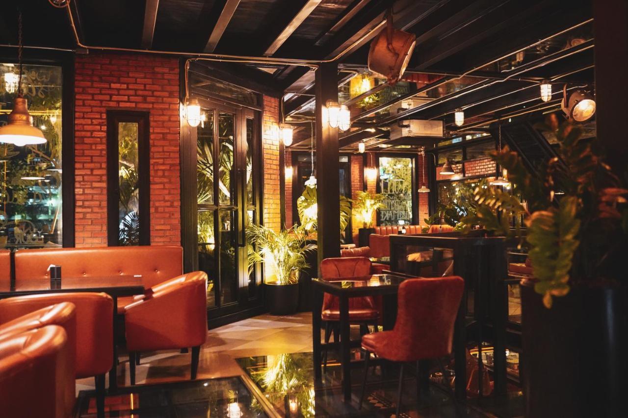 Letana Hotel Bang Phli Esterno foto